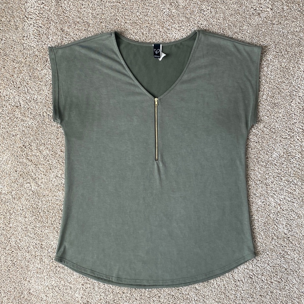 Windsor Short Sleeve Zipper V Neck Shirt